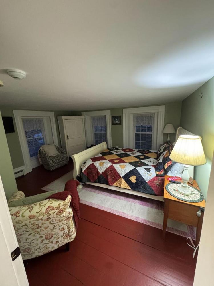 Deluxe Queen Room interior